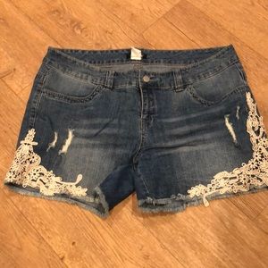 Cute Venus denim shorts with detail size 14